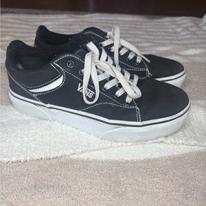 Vans Seldan Platform Sneaker Women size 7.5 gently worn, excellent condition.